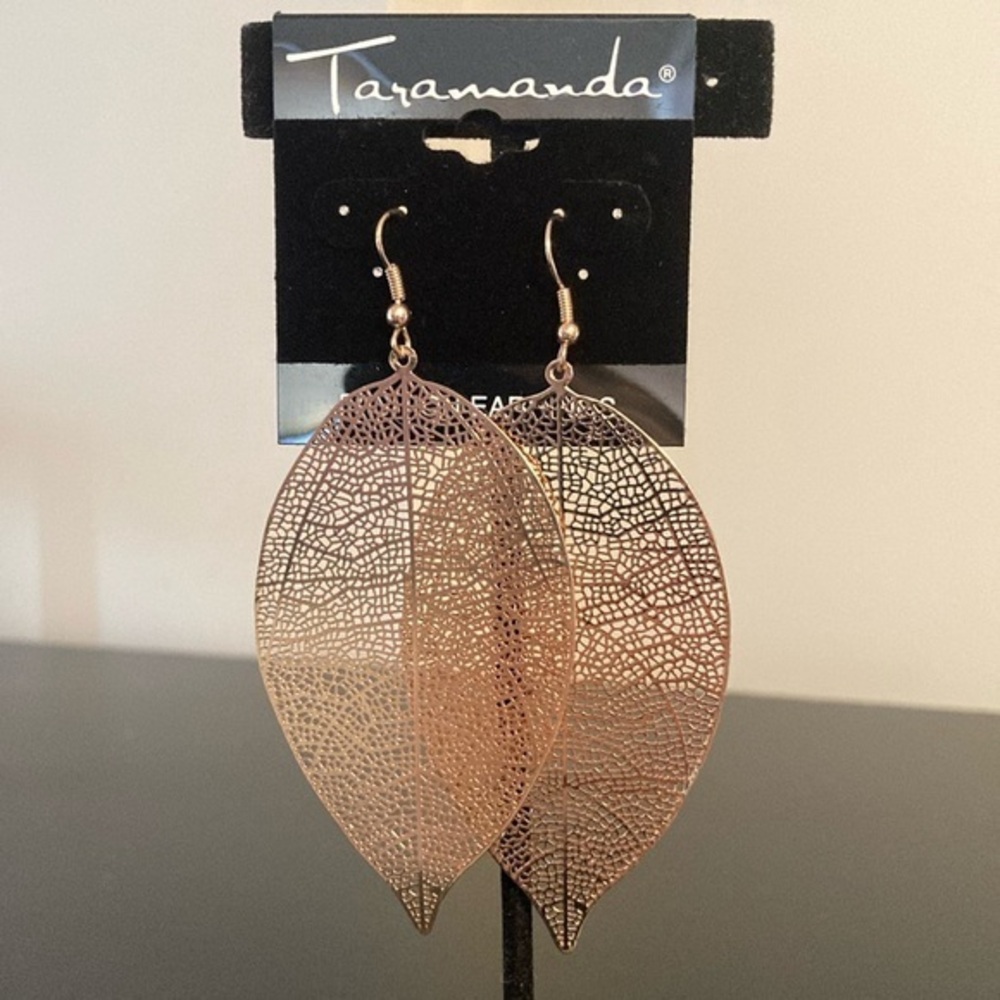 Taramanda Gold Leaf Earrings